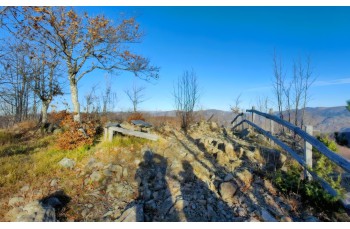 Circular trail starting from Lago delle Lame to Monte Aiona.