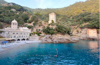 Trekking von San Fruttuoso di Camogli zur Höhe des Monte di Portofino