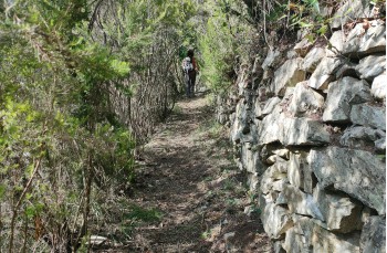 Rundweg von Cavi di Lavagna zu den Rocche di Sant'Anna
