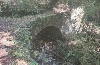 Rundweg von Cavi di Lavagna zu den Rocche di Sant'Anna