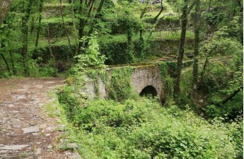 Ponte in pietra per Campodonico