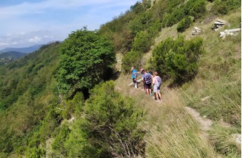 Ein langer Trail von etwa 22 Kilometern auf den Höhen von Rapallo